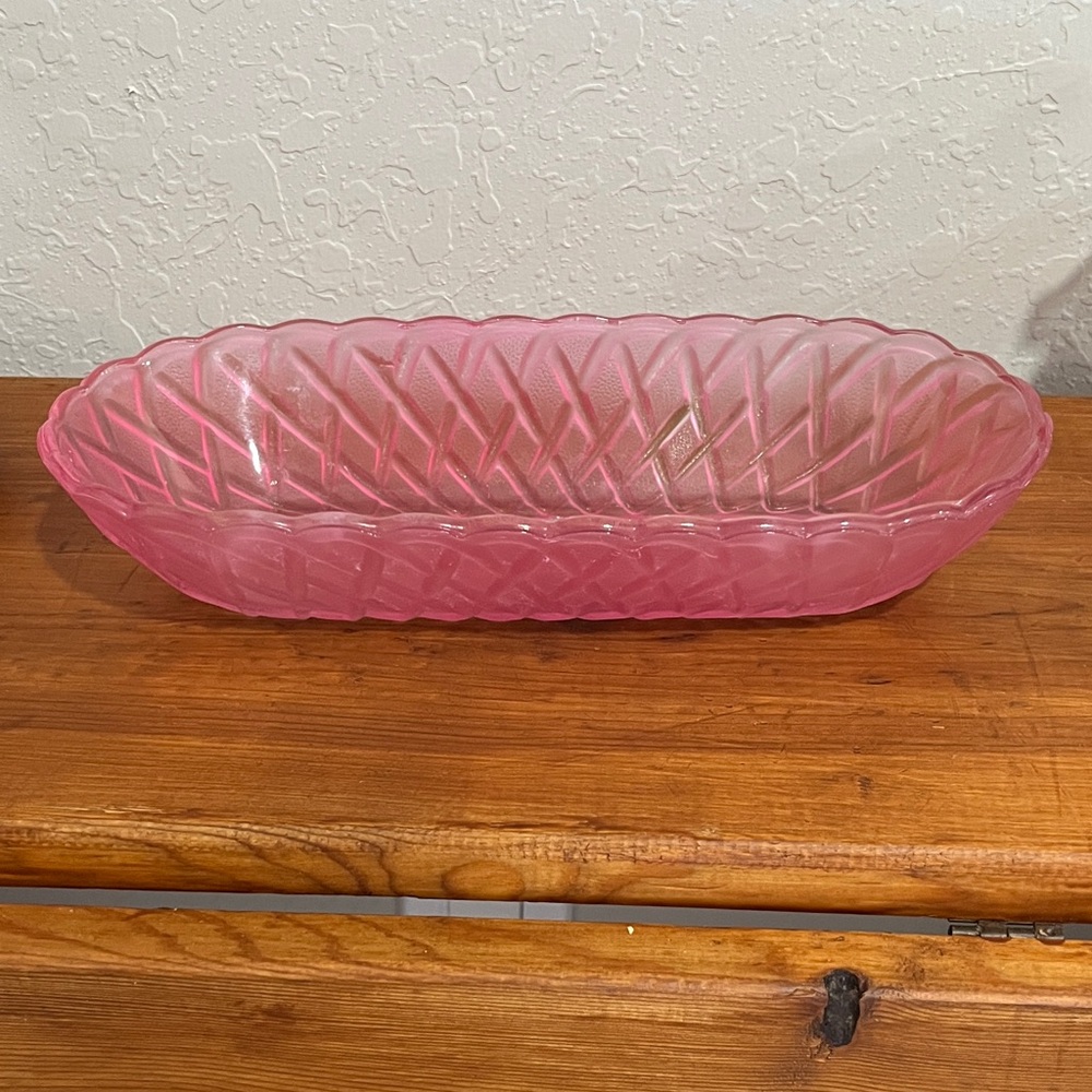 Indiana Glass 1950’s Pretzel Pattern Pink Glass Celery Serving dish Rare Find